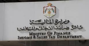 الضريبة تدعو لعدم تفويض الأشخاص الممنوعين من مراجعتها