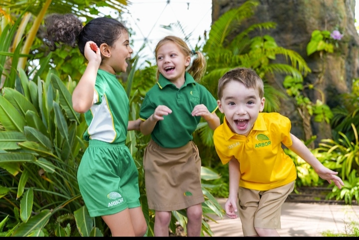 مدرسة آربور: أول مدرسةٍ تعتمد زياً مدرسياً مستداماً في الإمارات