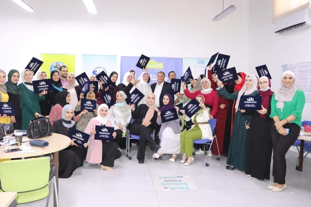 تخريج مشاركين بدورة تدريبيه في عجلون صور