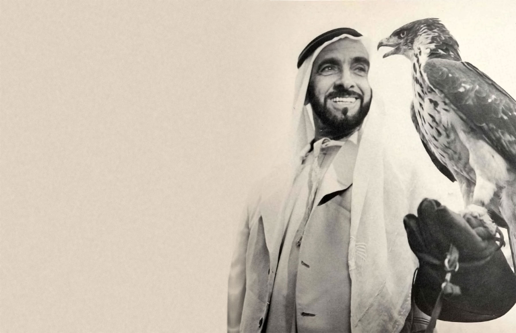 الشيخ زايد، الصقّار الأول ورائد حُماة البيئة في العالم صور