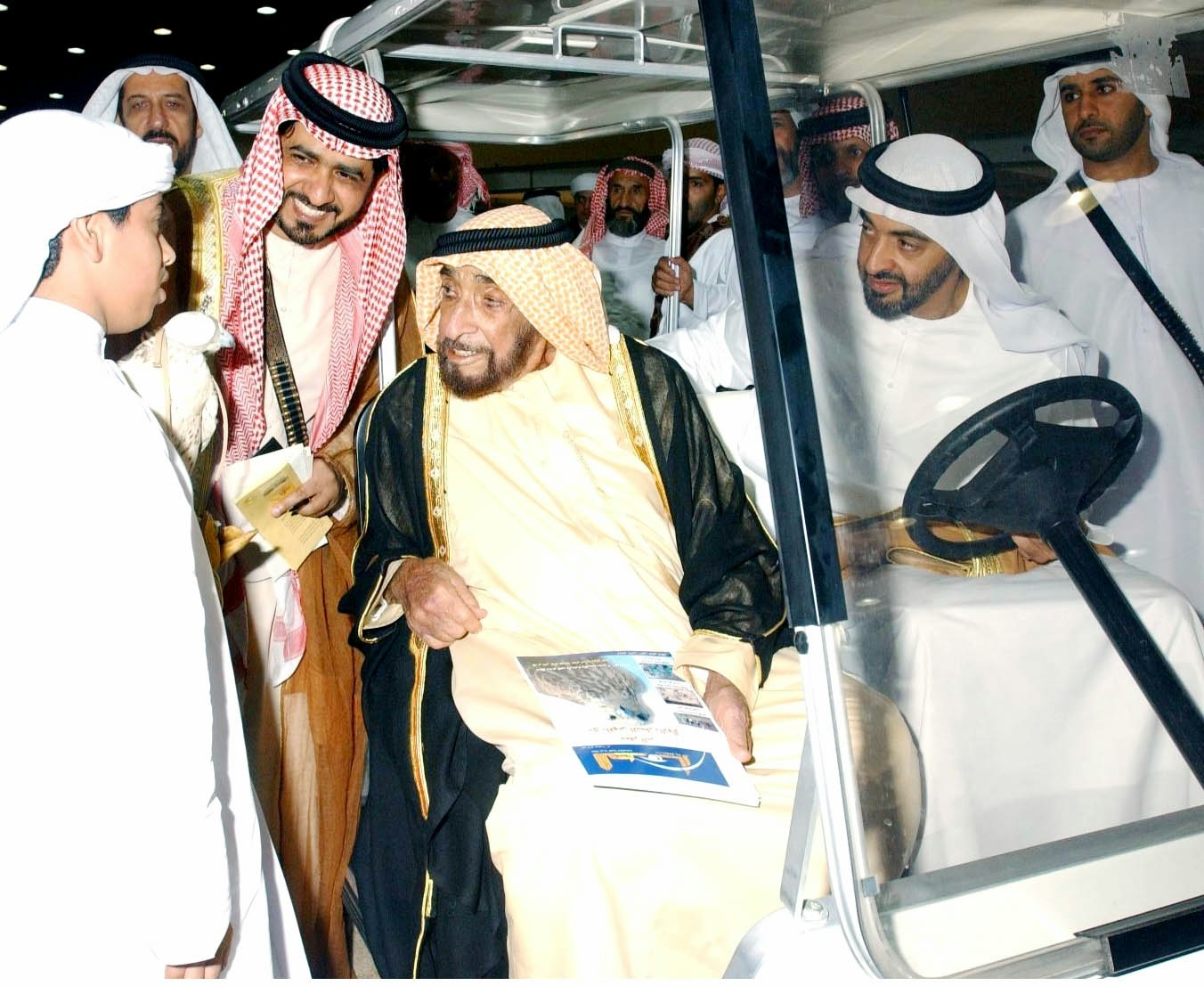 الشيخ زايد، الصقّار الأول ورائد حُماة البيئة في العالم صور