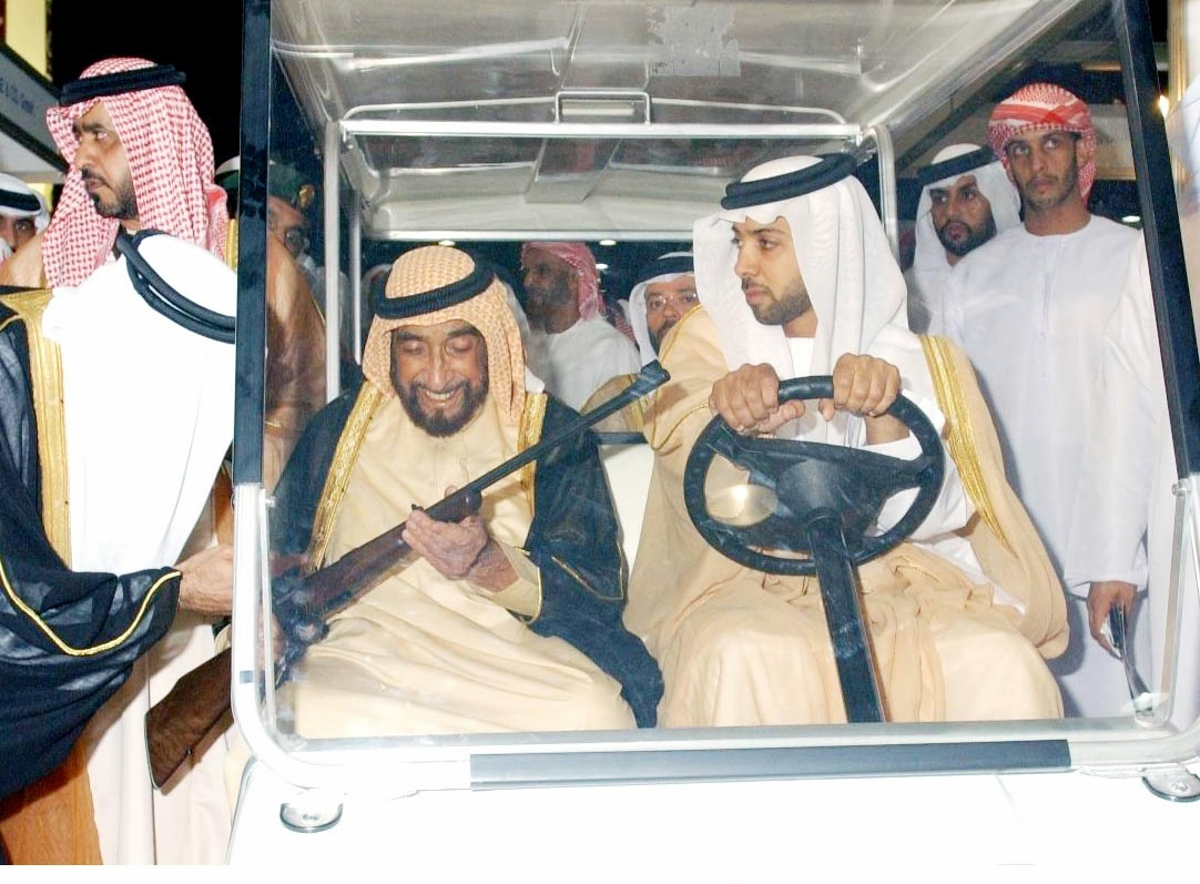 الشيخ زايد، الصقّار الأول ورائد حُماة البيئة في العالم صور