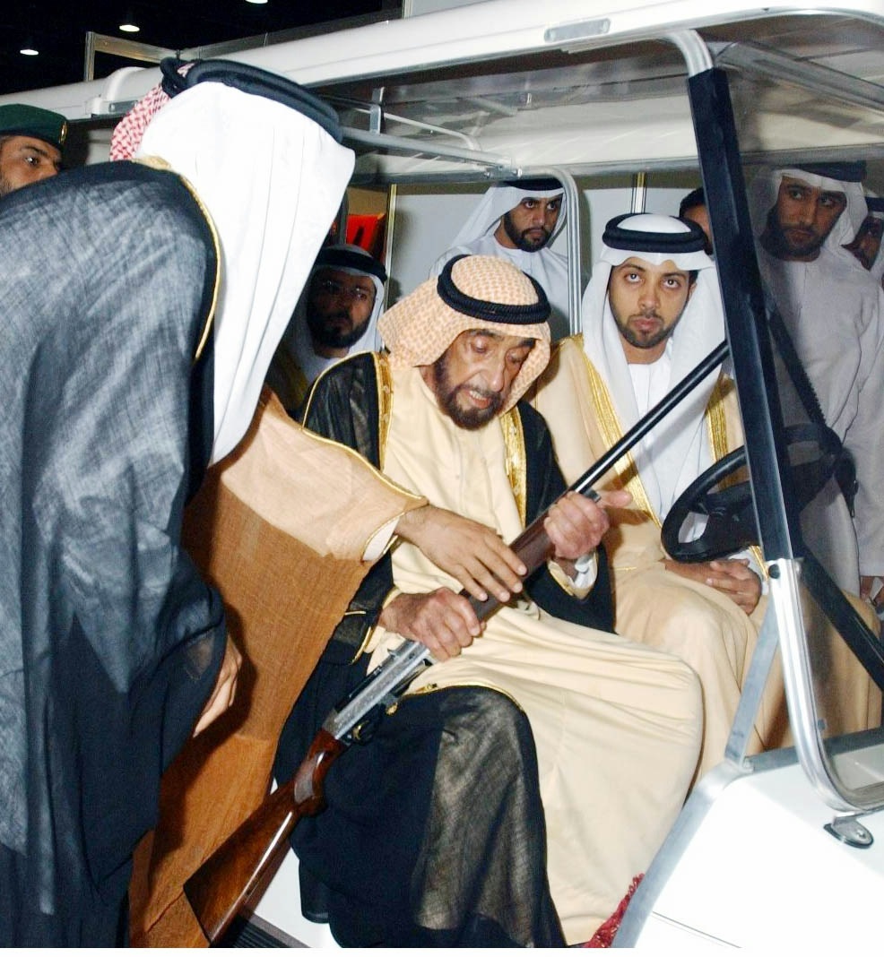 الشيخ زايد، الصقّار الأول ورائد حُماة البيئة في العالم صور