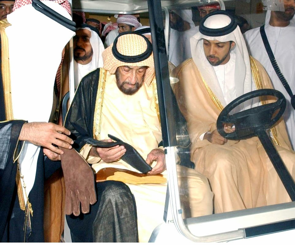 الشيخ زايد، الصقّار الأول ورائد حُماة البيئة في العالم صور