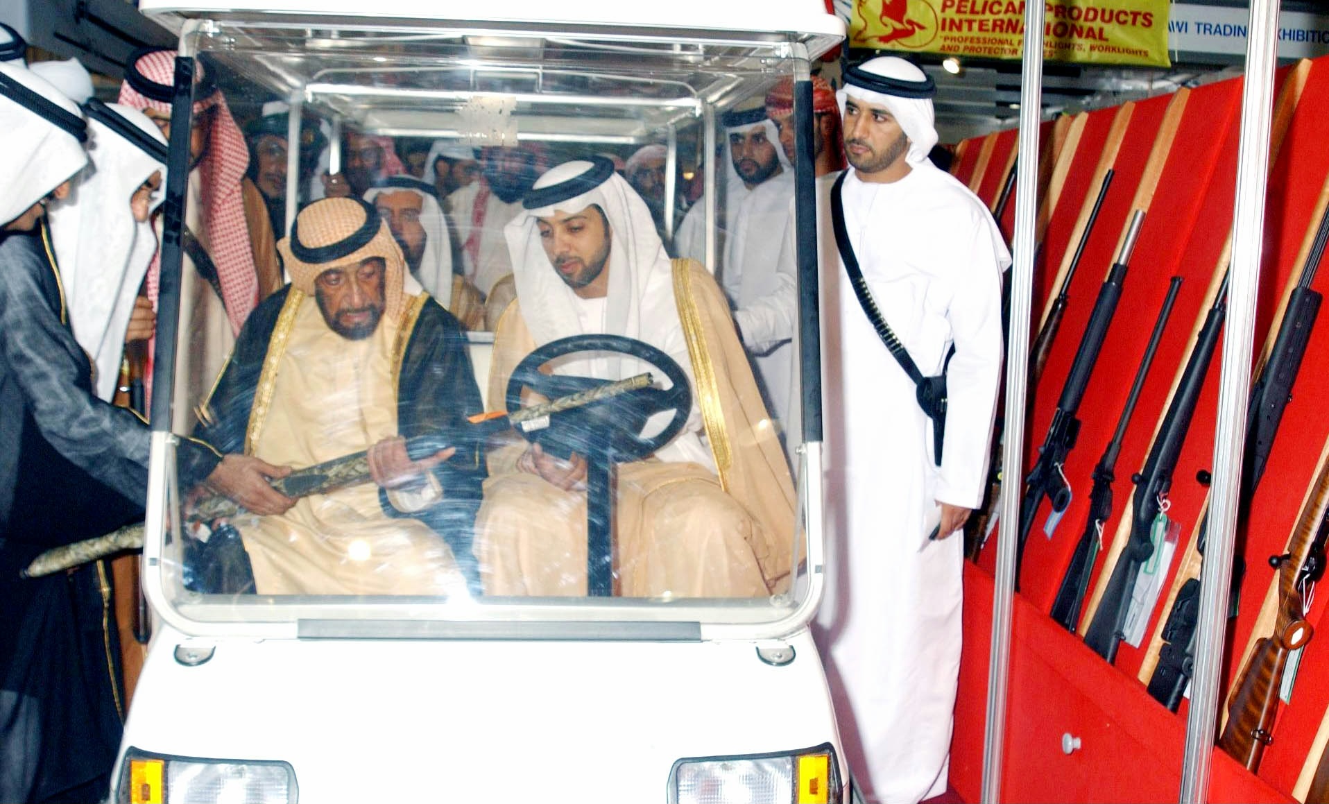 الشيخ زايد، الصقّار الأول ورائد حُماة البيئة في العالم صور