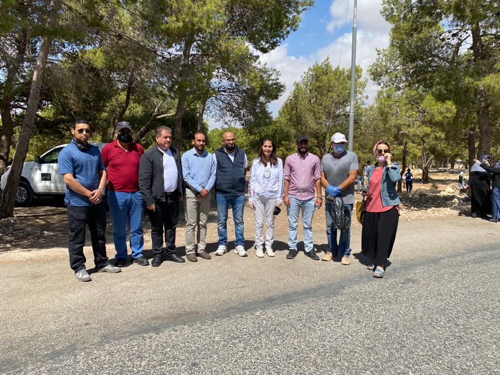 جائزة الحسن للشباب تنفذ حملة لتنظيف غابة سيل حسبان