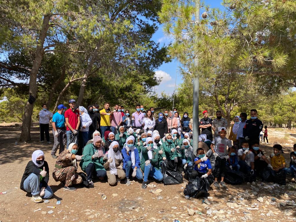جائزة الحسن للشباب تنفذ حملة لتنظيف غابة سيل حسبان