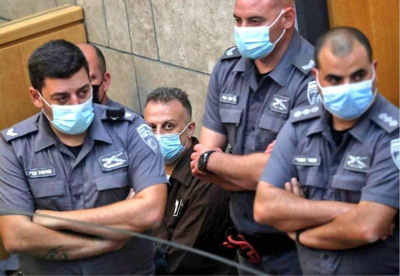 عرض الأسرى الأربعة الذين أعاد الاحتلال اعتقالهم أمام محكمة الناصرة .. فيديو