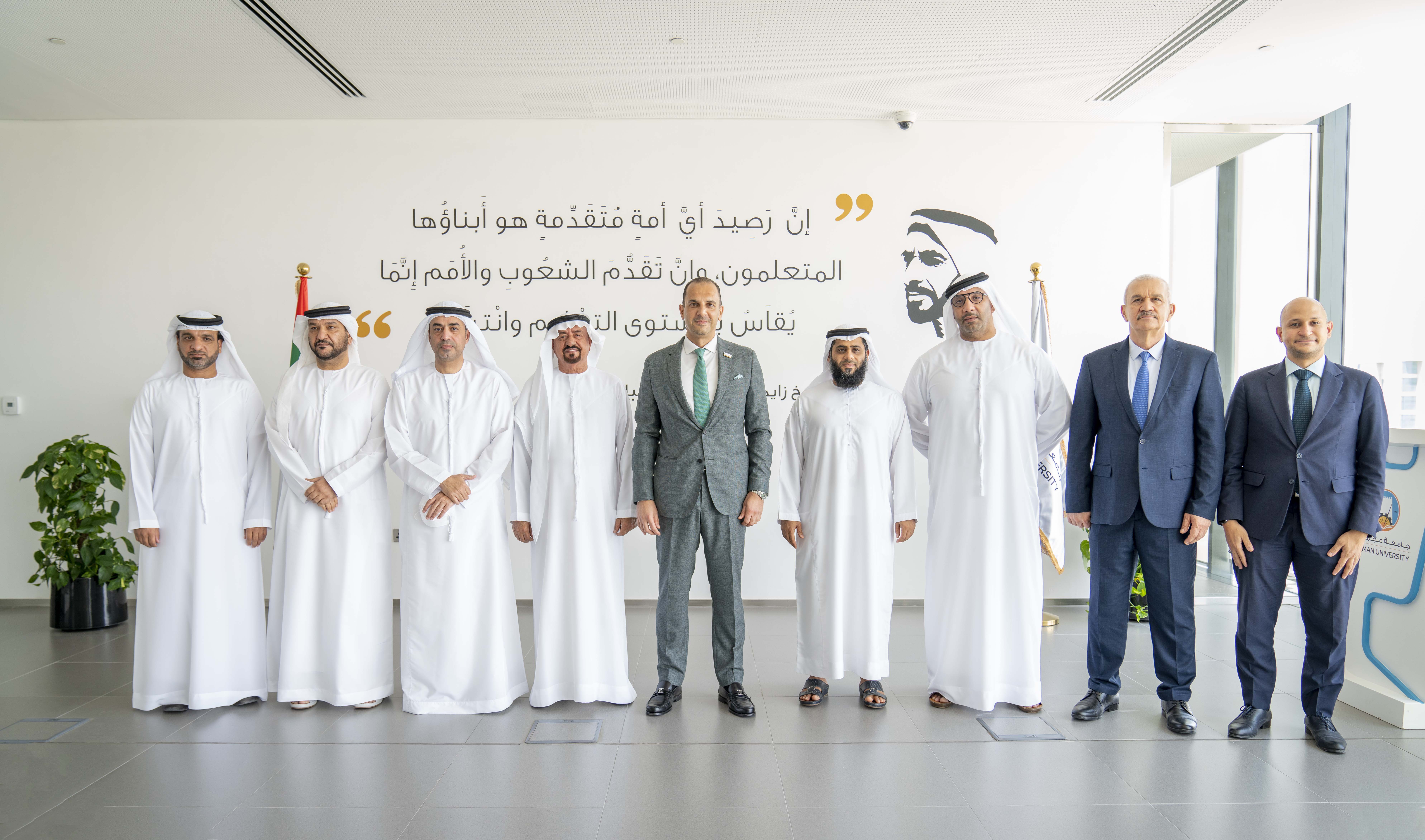 جامعة عجمان تكرم شركائھا الاستراتجیین تزامناً مع الیوم العالمي للعمل الخیري