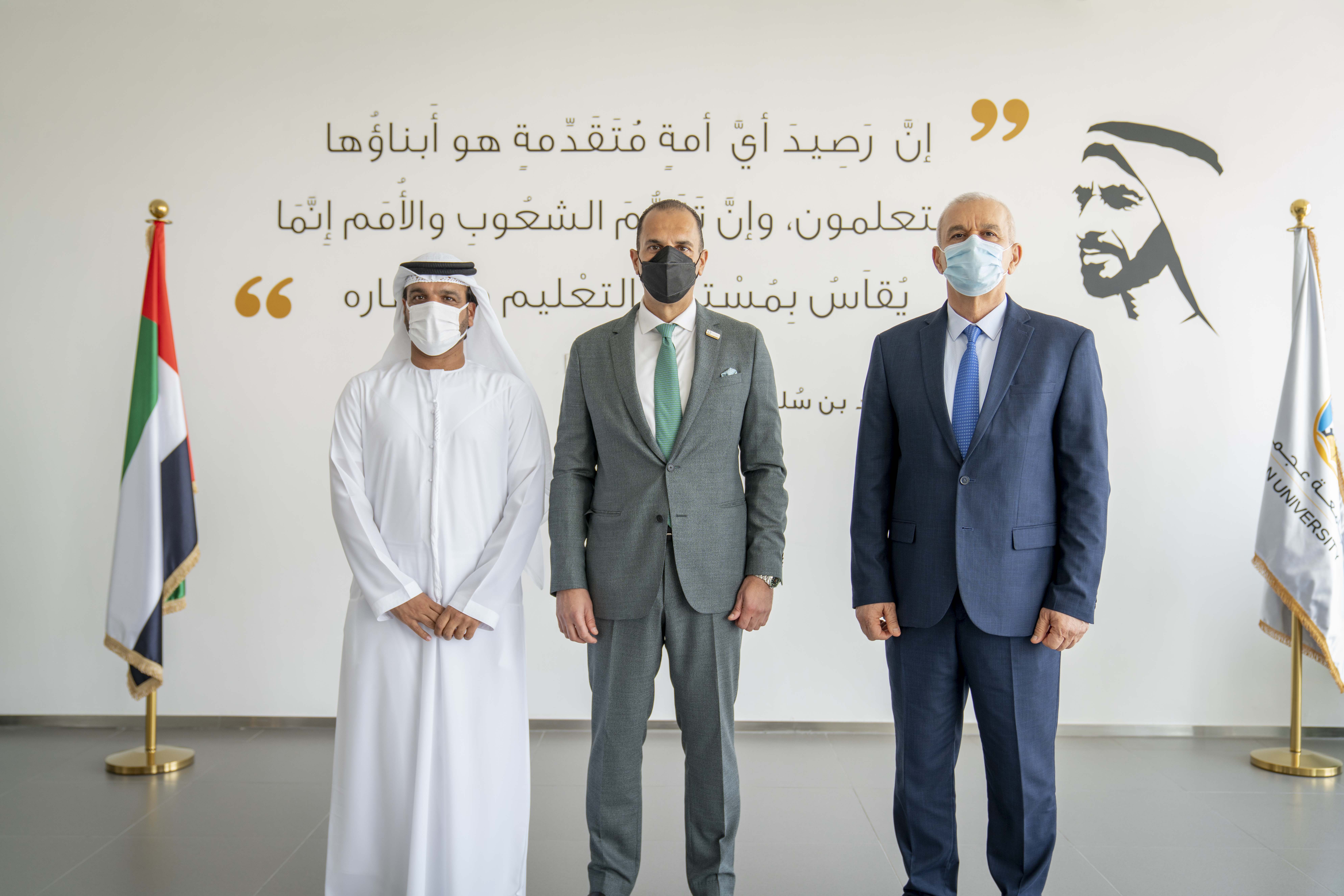 جامعة عجمان تكرم شركائھا الاستراتجیین تزامناً مع الیوم العالمي للعمل الخیري