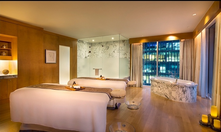  التجربة الأروع للانتعاش مع الجلسات العلاجية في سبا ريتز كارلتون، مركز دبي المالي العالمي