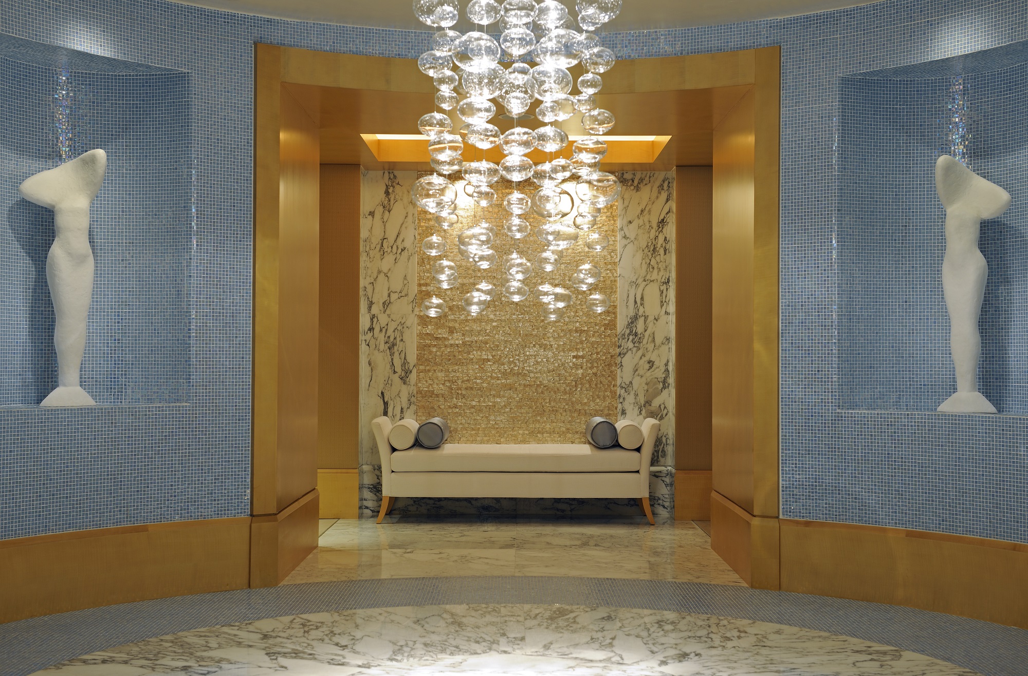  التجربة الأروع للانتعاش مع الجلسات العلاجية في سبا ريتز كارلتون، مركز دبي المالي العالمي