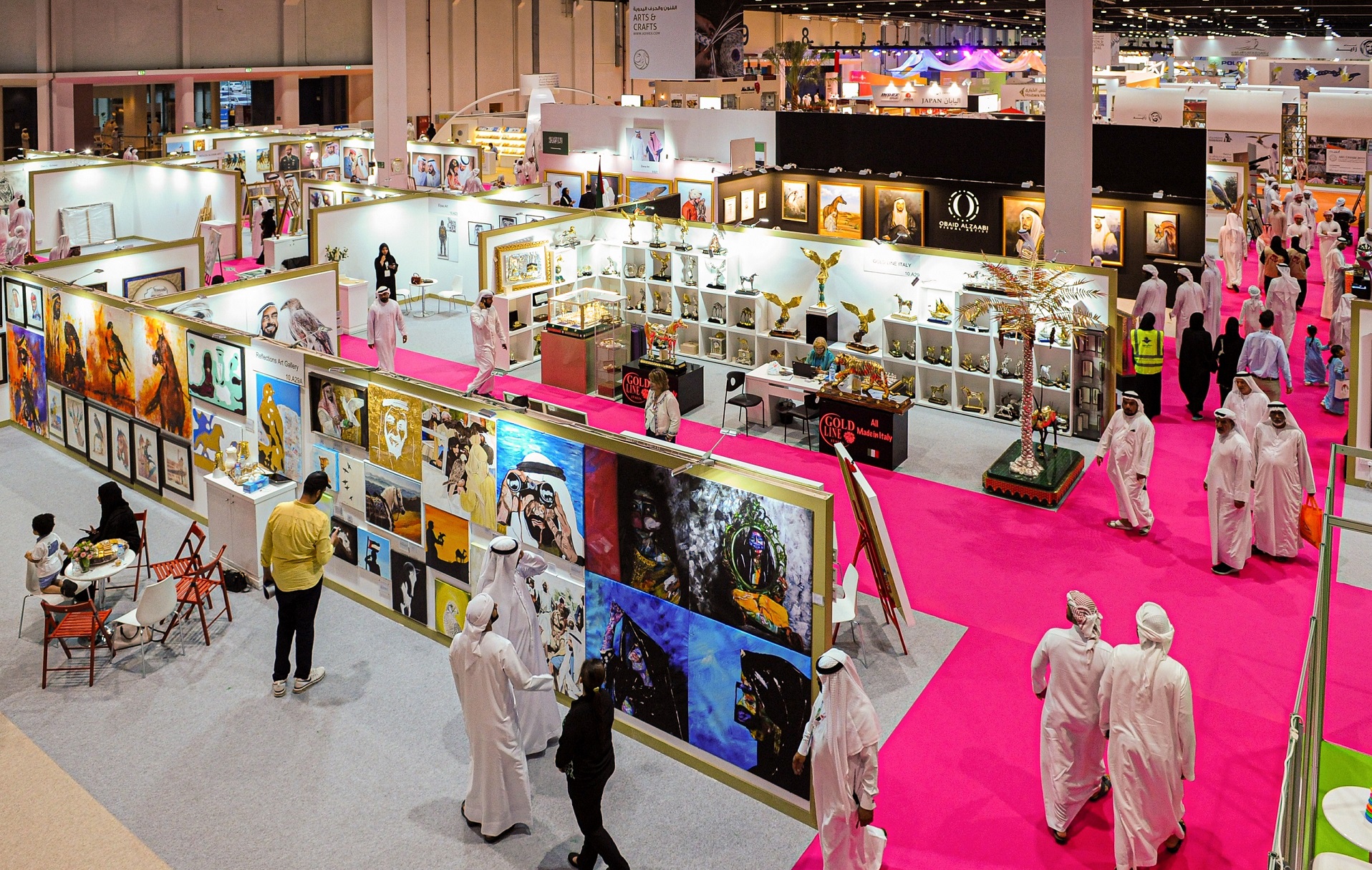 125 فنّاناً إماراتياً وعربياً وعالمياً يعرضون إبداعاتهم في معرض أبوظبي الدولي للصيد  صور
