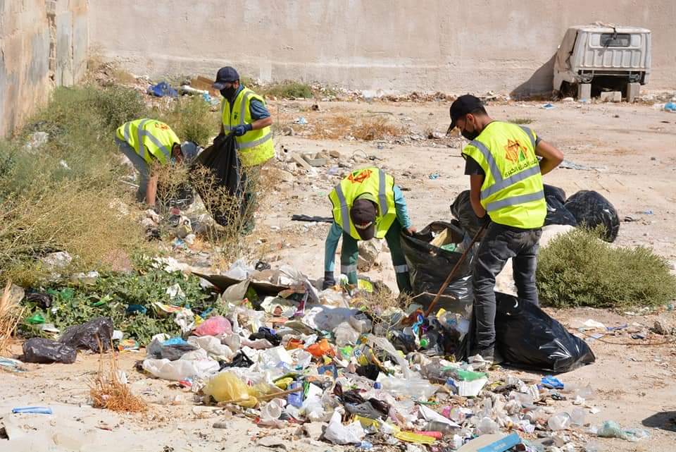 بلدية المفرق الكبرى والهيئات التطوعية تشارك بحملة بسواعدنا لنظافة المدينة .. صور 