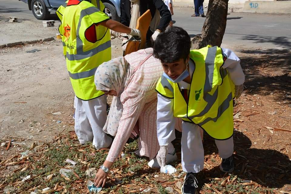 بلدية المفرق الكبرى والهيئات التطوعية تشارك بحملة بسواعدنا لنظافة المدينة .. صور 
