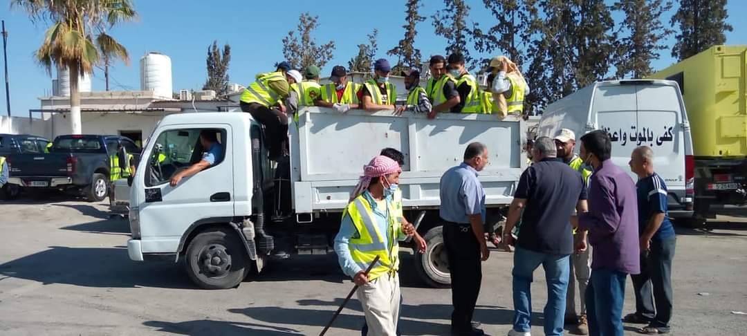 بلدية المفرق الكبرى والهيئات التطوعية تشارك بحملة بسواعدنا لنظافة المدينة .. صور 