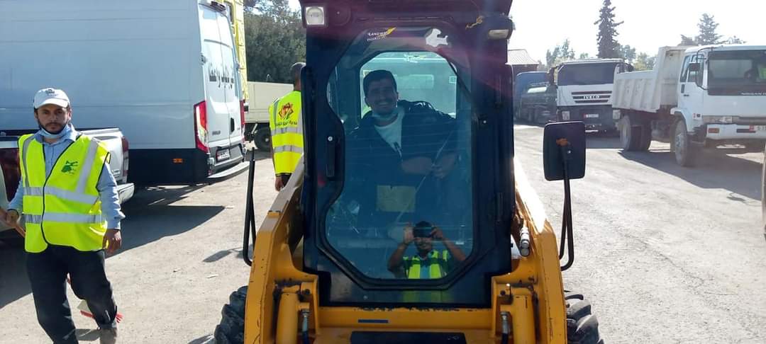 بلدية المفرق الكبرى والهيئات التطوعية تشارك بحملة بسواعدنا لنظافة المدينة .. صور 