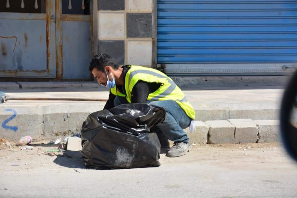 بلدية المفرق الكبرى والهيئات التطوعية تشارك بحملة بسواعدنا لنظافة المدينة .. صور 