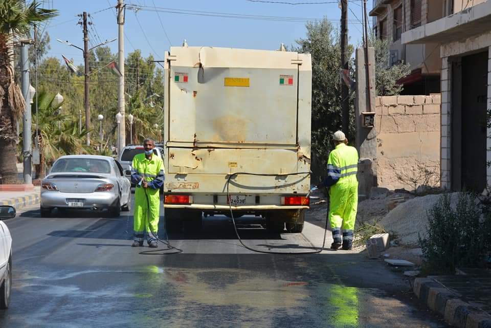 بلدية المفرق الكبرى والهيئات التطوعية تشارك بحملة بسواعدنا لنظافة المدينة .. صور 