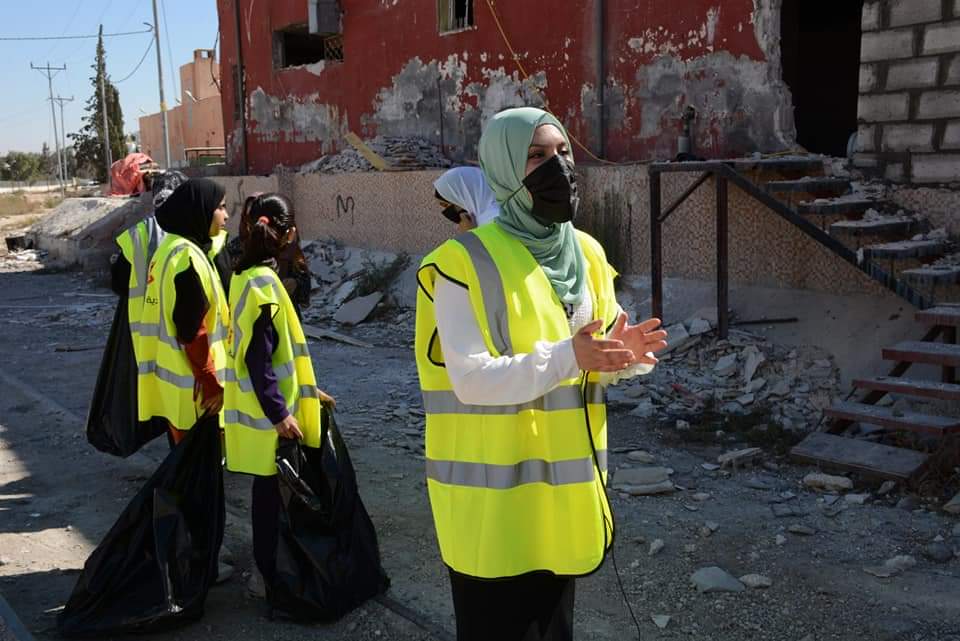 بلدية المفرق الكبرى والهيئات التطوعية تشارك بحملة بسواعدنا لنظافة المدينة .. صور 