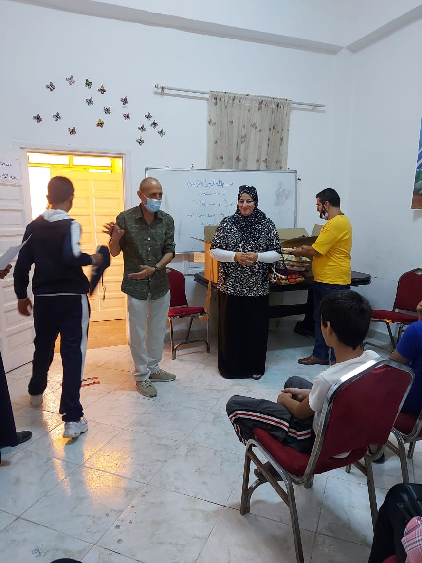 جمعية عبق النور للتنميه الاجتماعية توزع القرطاسية للطلاب والطالبات المسجلين على قوائم الجمعية 