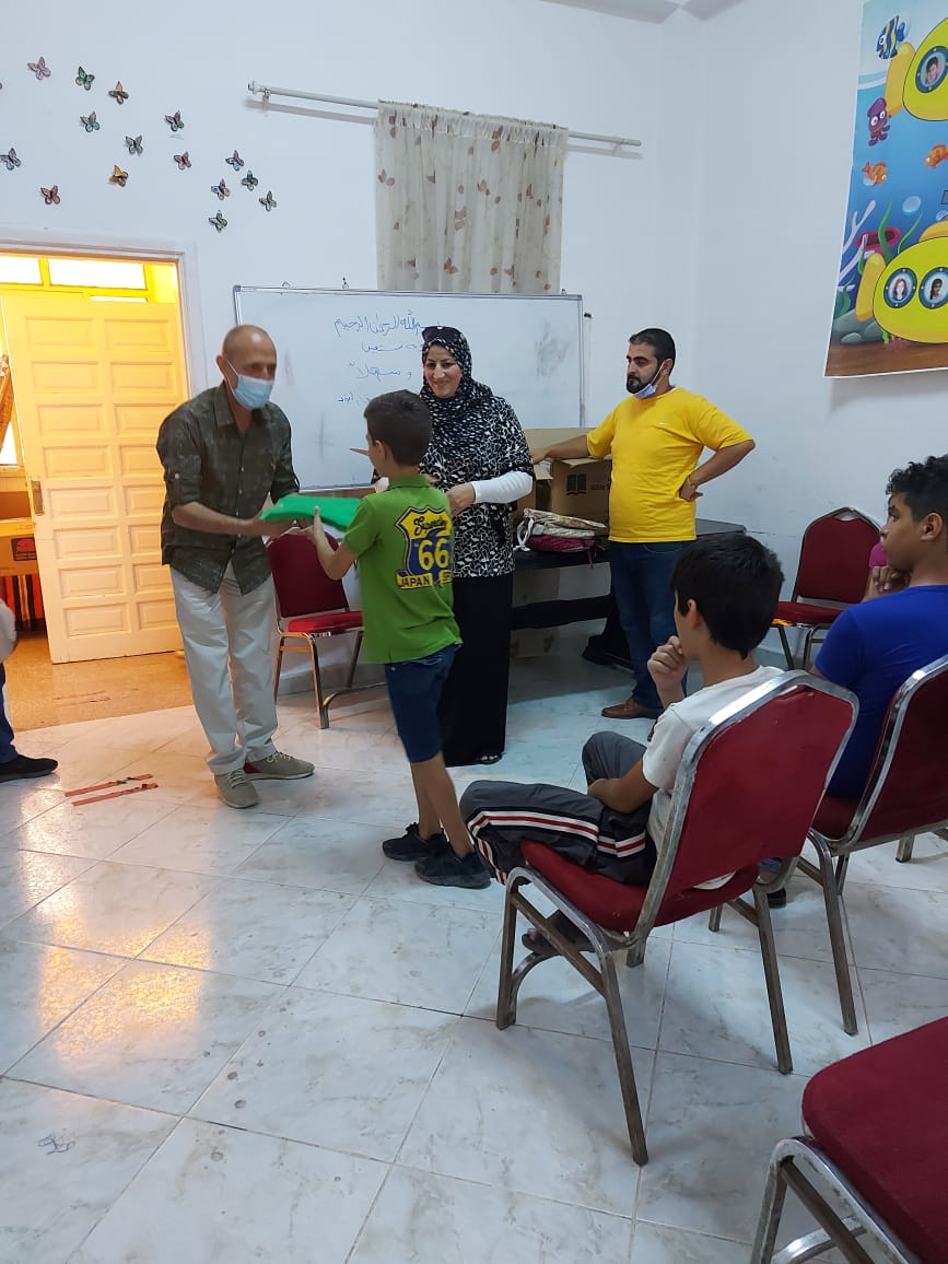 جمعية عبق النور للتنميه الاجتماعية توزع القرطاسية للطلاب والطالبات المسجلين على قوائم الجمعية 