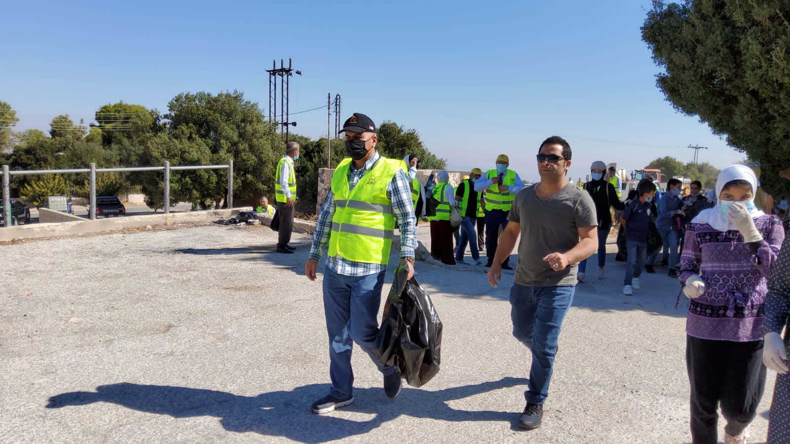 بلدية السلط تشارك بتنفيذ الحملة الوطنية بسواعدنا 