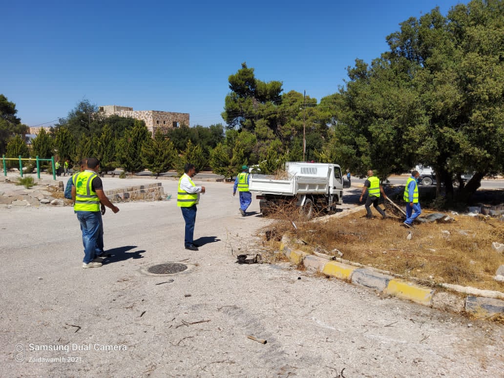 بلدية السلط تشارك بتنفيذ الحملة الوطنية بسواعدنا 