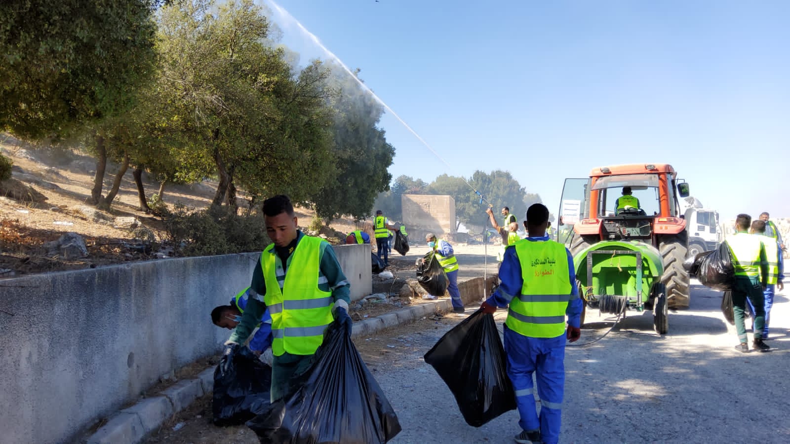 بلدية السلط تشارك بتنفيذ الحملة الوطنية بسواعدنا 