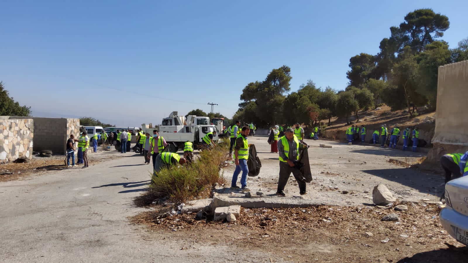 بلدية السلط تشارك بتنفيذ الحملة الوطنية بسواعدنا 