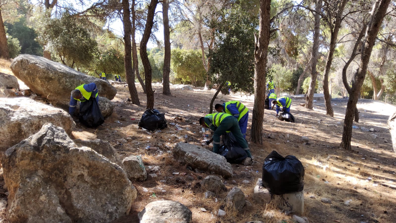 بلدية السلط تشارك بتنفيذ الحملة الوطنية بسواعدنا 