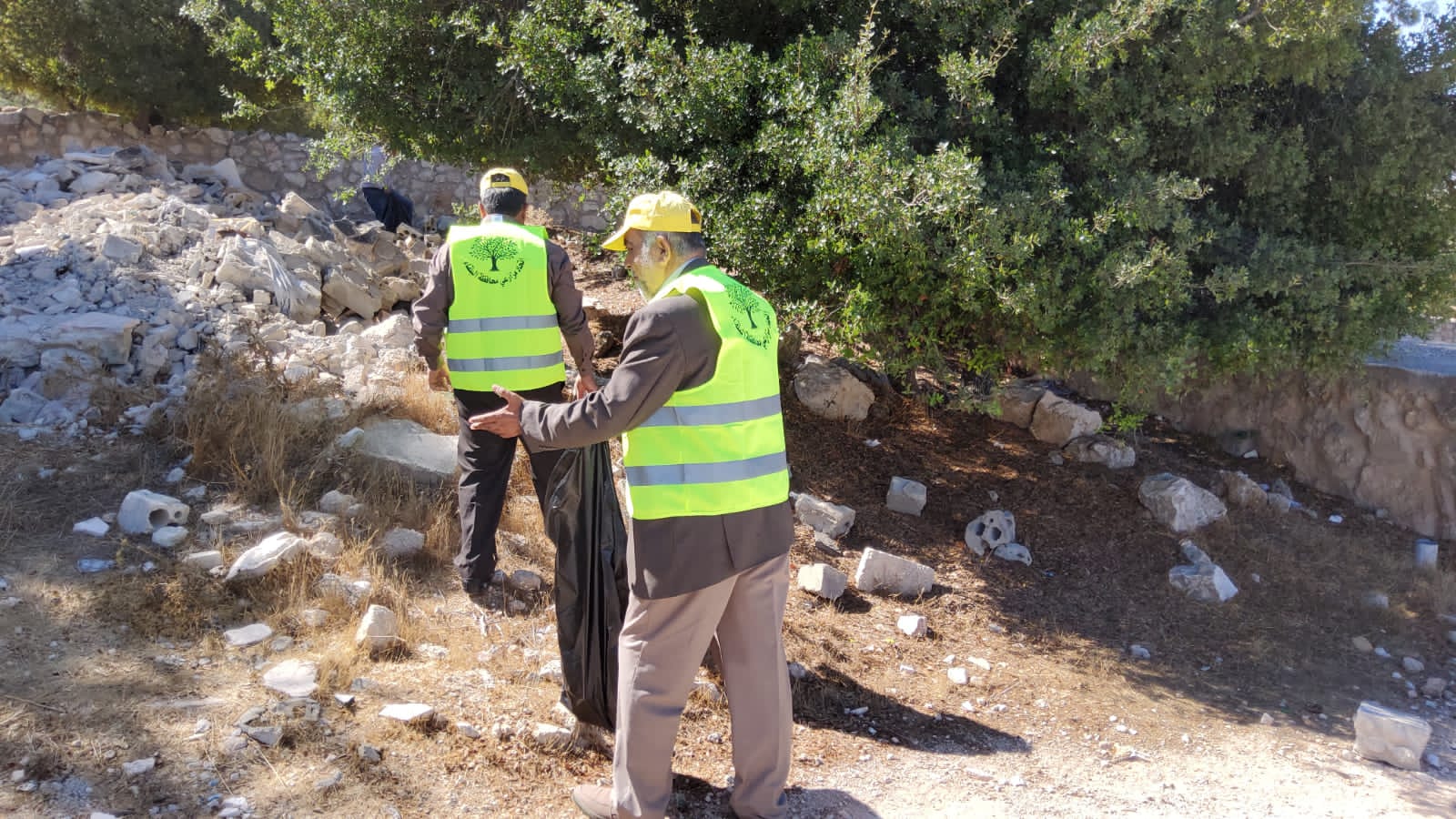 بلدية السلط تشارك بتنفيذ الحملة الوطنية بسواعدنا 