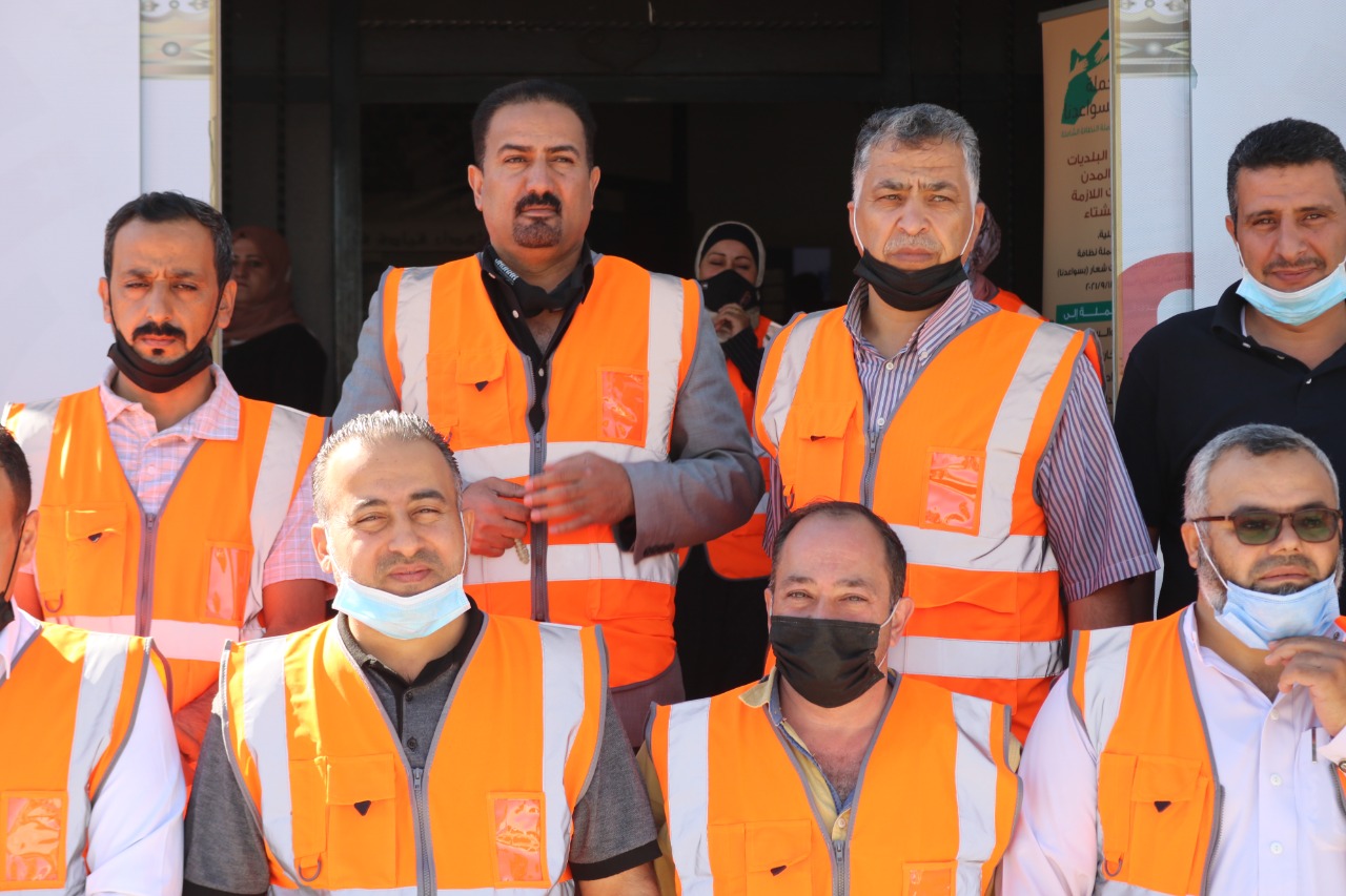 بلدية الموقر تشارك في الحملة الوطنية للنظافة بسواعدنا .. صور 