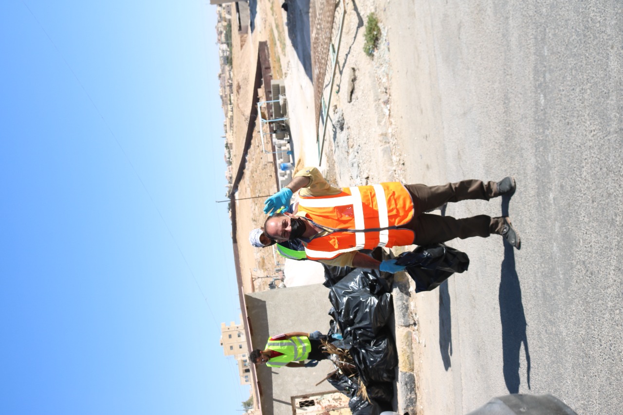 بلدية الموقر تشارك في الحملة الوطنية للنظافة بسواعدنا .. صور 