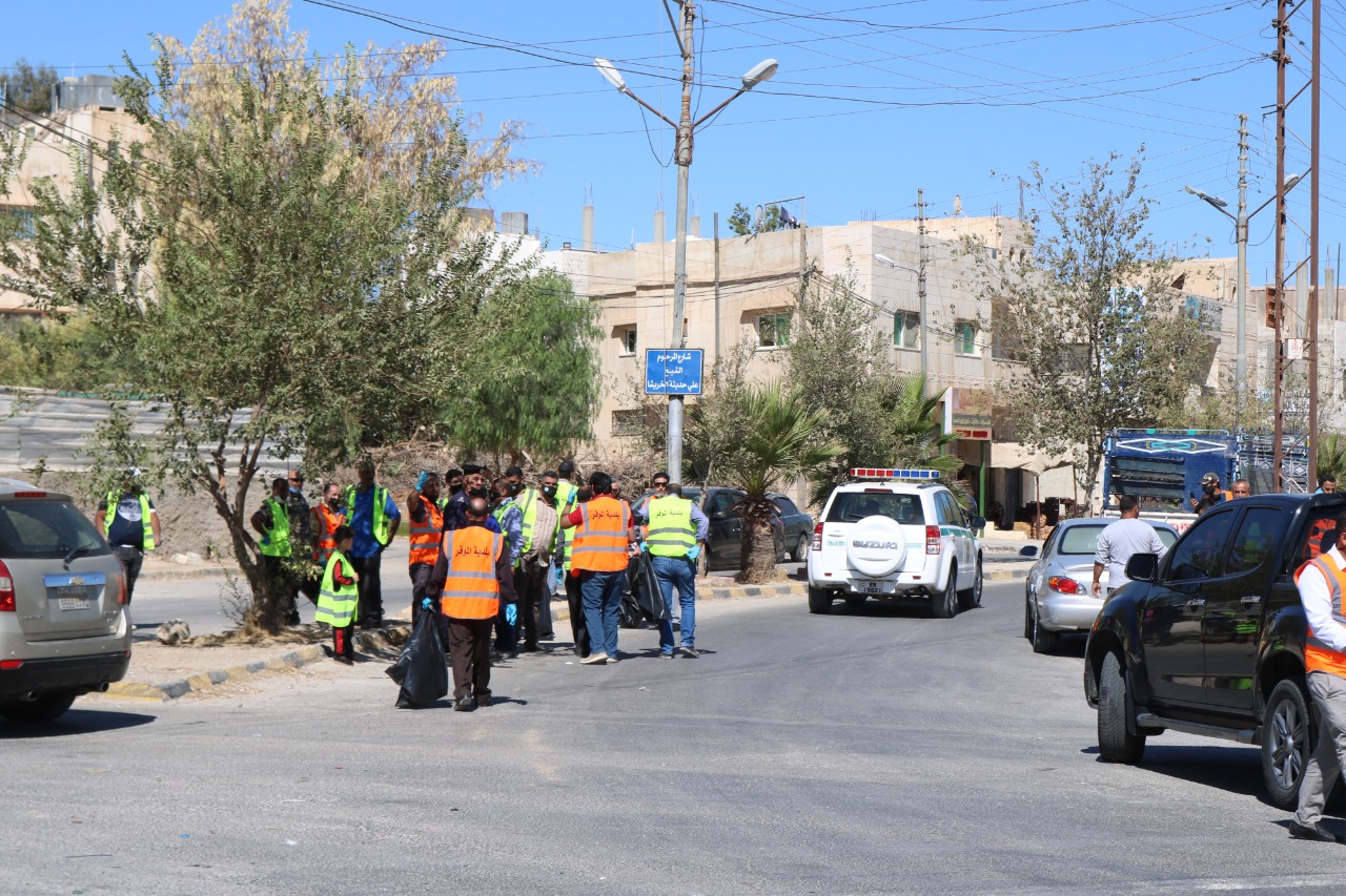 بلدية الموقر تشارك في الحملة الوطنية للنظافة بسواعدنا .. صور 
