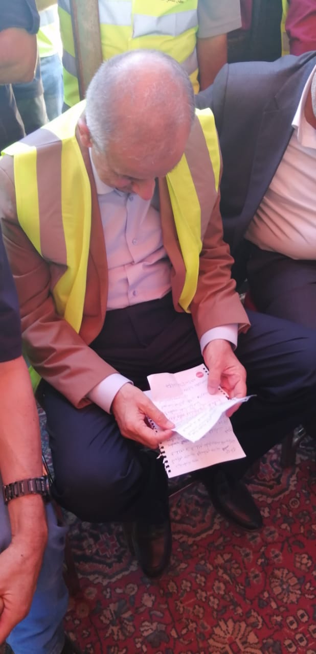 كريشان يتابع معاملات وشكاوى مواطنين في الميدان .. فيديو 