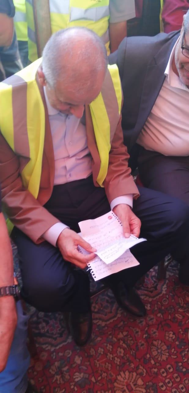 كريشان يتابع معاملات وشكاوى مواطنين في الميدان .. فيديو 