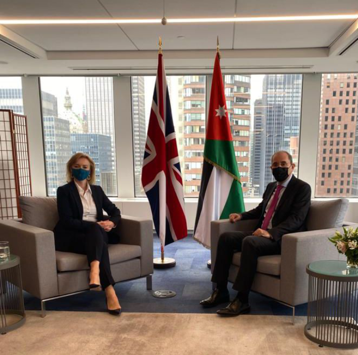 الصفدي يعقد سلسلة من اللقاءات والمباحثات الثنائية، على هامش أعمال الدورة السادسة والسبعين للجمعية العامة للأمم المتحدة.