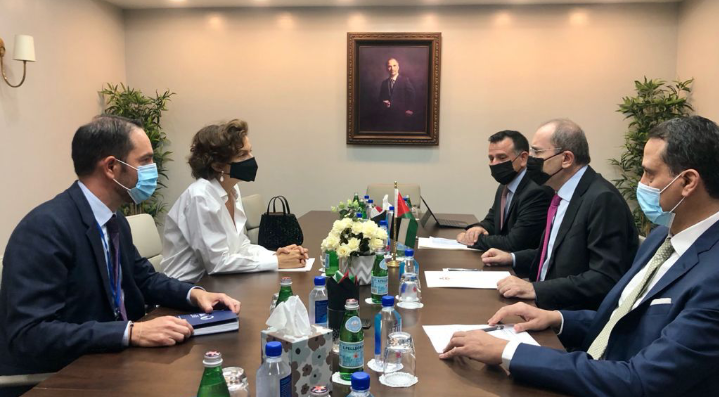 الصفدي يعقد سلسلة من اللقاءات والمباحثات الثنائية، على هامش أعمال الدورة السادسة والسبعين للجمعية العامة للأمم المتحدة.