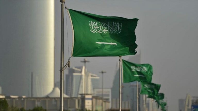السعودية تحذر الوافدين: من لا يعود لعمله لن يعود للمملكة