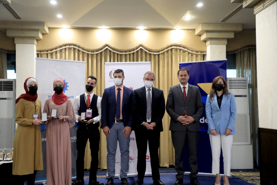 النابلسي يرعى حفل تخريج برنامج الابتكار للشباب