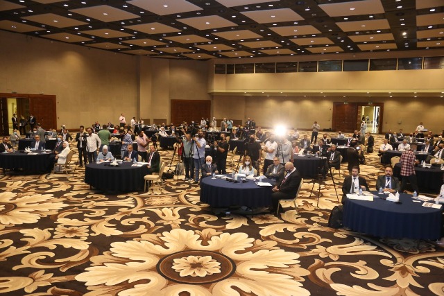 مؤتمرون يؤكدون أهمية الاعتماد على المصادر المحلية في إنتاج الطاق