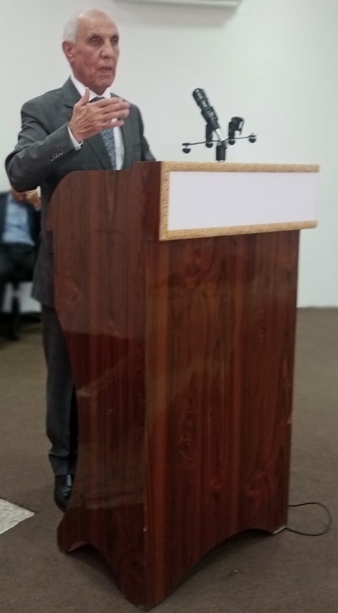 العين الملكاوي يكرّم طلبة متفوقين في التوجيهي وتربويين ويوزع ألواحاً رقمية على طلبة ثانوية عامة