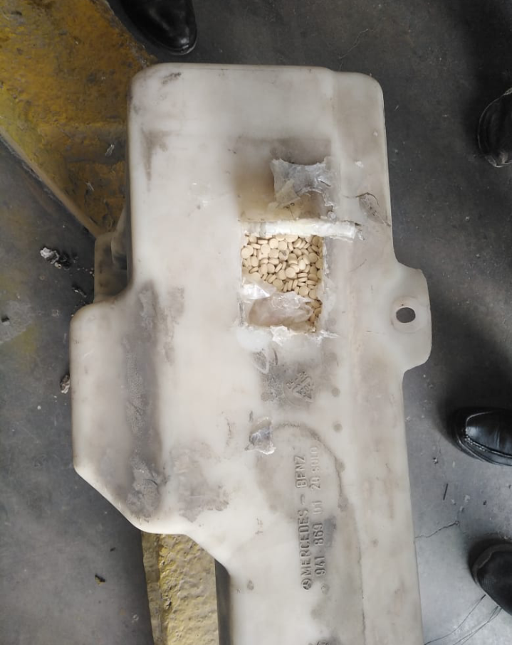 الجمارك تحبط تهريب مخدرات كمية تقدر ب (٧٧) الف حبة مخدرة في جمرك العمري