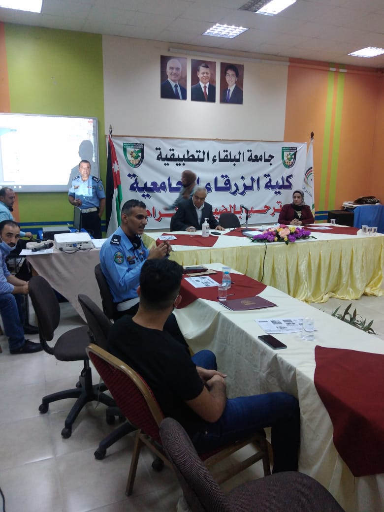 كلية الزرقاء الجامعية تشارك في حملة معا نصل آمنين