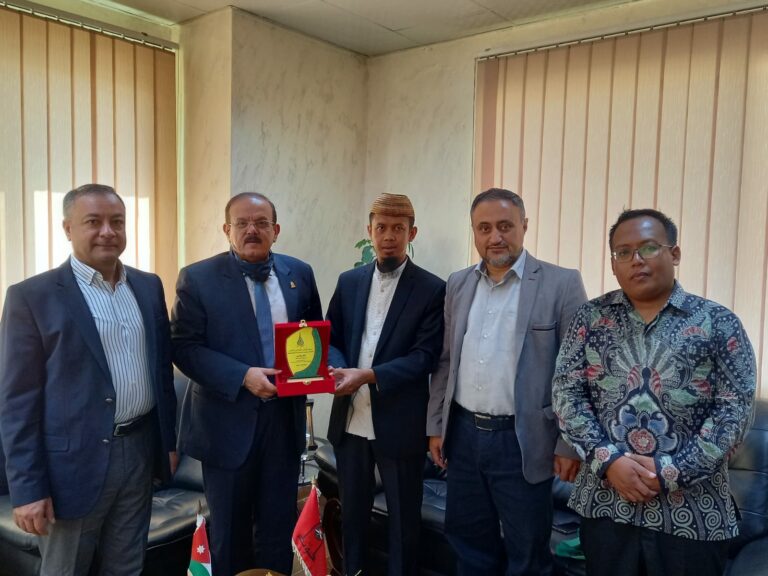 جامعة مؤتة تبحث التعاون مع معهد الأندلس في إندونيسيا