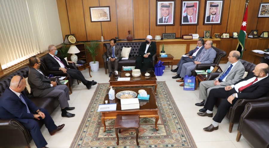 وفد ماليزي يزور جامعة اليرموك لبحث سبل تعزيز التعاون