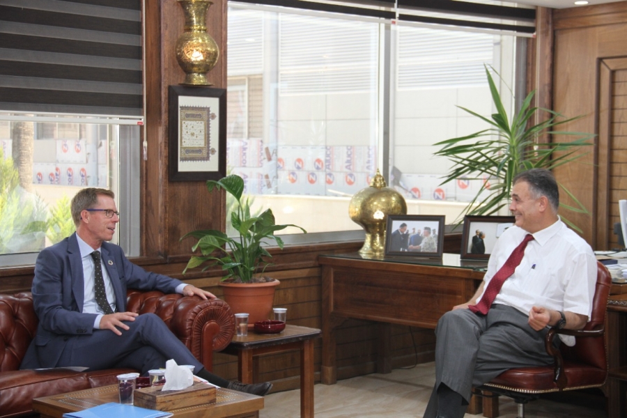 رئيس جامعة البلقاء التطبيقية يستقبل المنسق المقيم للأمم المتحدة ومنسق الشؤون الإنسانية