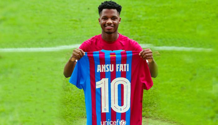 فاتي يخطف قلوب عشاق برشلونة في ظهوره الأول بالرقم 10