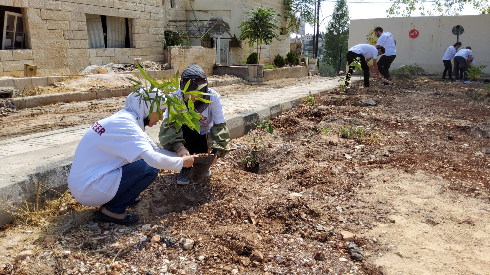 بلدية السلط و كاريتاس السلط تطلقان مبادرة لزراعة الأشجار في حديقة البقيع التابعة للبلدية